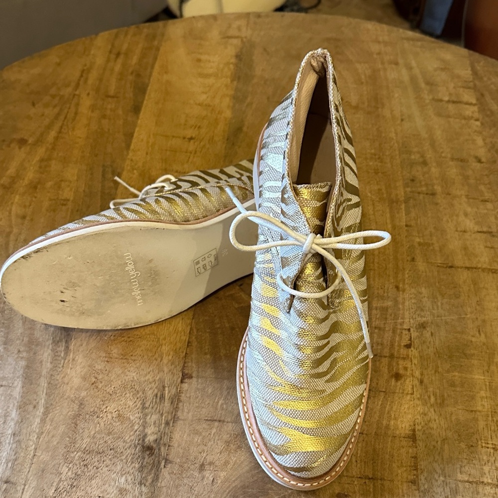 Mellow Yellow- Women’s Lace-Up Zebra Metallic Oxford - Gold & Cream